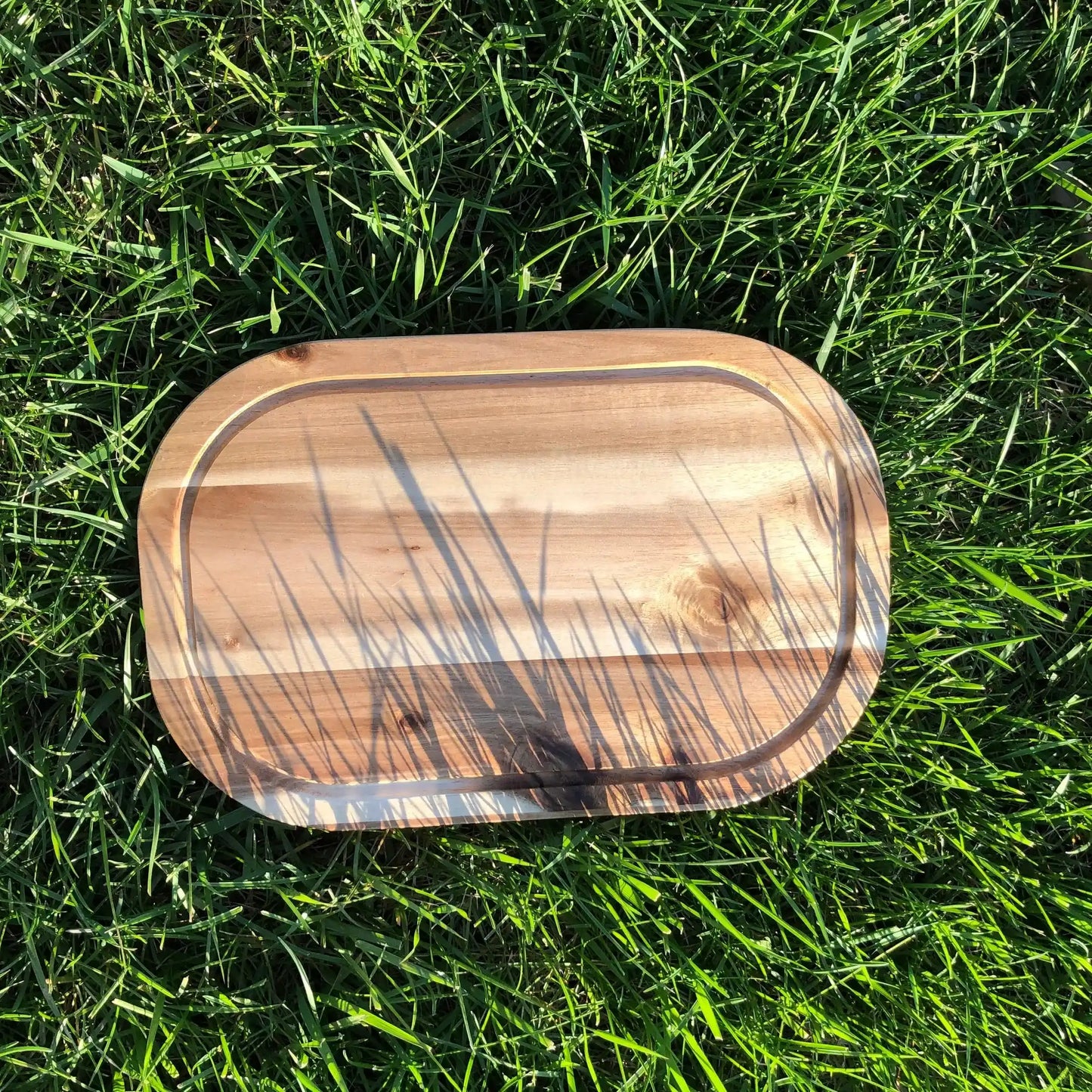Acacia Serving Cutting Board Detailed