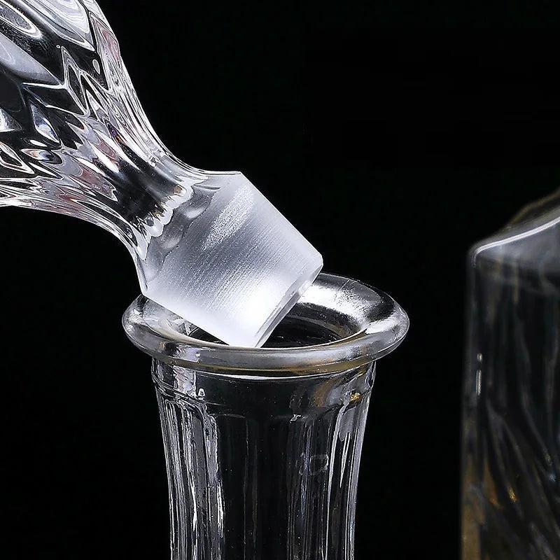 Close-up of RyeCentral whiskey decanter stopper with frosted seal, ensuring airtight closure and preserving whiskey aroma.