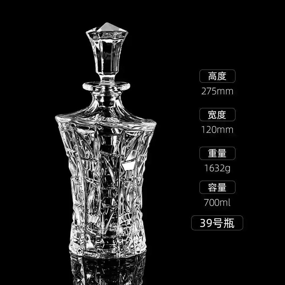 700ml crystal glass decanter with diamond-cut pattern and pointed stopper, ideal for whiskey or liquor storage.